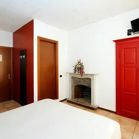 Albergo Maccagno Nocleg ze śniadaniem 3*