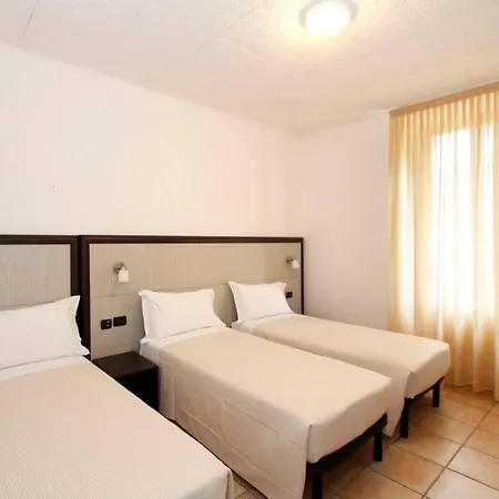 Albergo Maccagno Nocleg ze śniadaniem